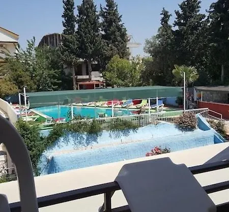 Toros Oda ve Kahvaltı 4*